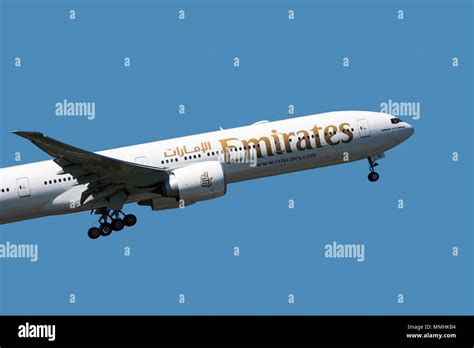 boeing 777 300er twin jet.